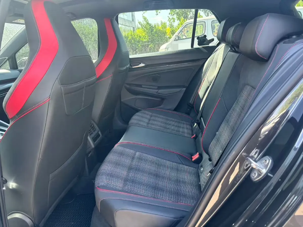 2021 Volkswagen GolfGTI 2.0T 220HP L4 7DCT,autocango,china used car exporter,china ev exporter,chinese used car exporter,chinese used ev exporter