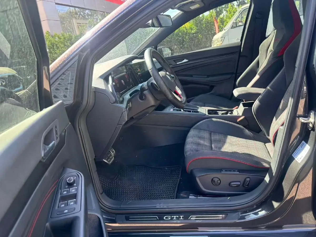 2021 Volkswagen GolfGTI 2.0T 220HP L4 7DCT,autocango,china used car exporter,china ev exporter,chinese used car exporter,chinese used ev exporter