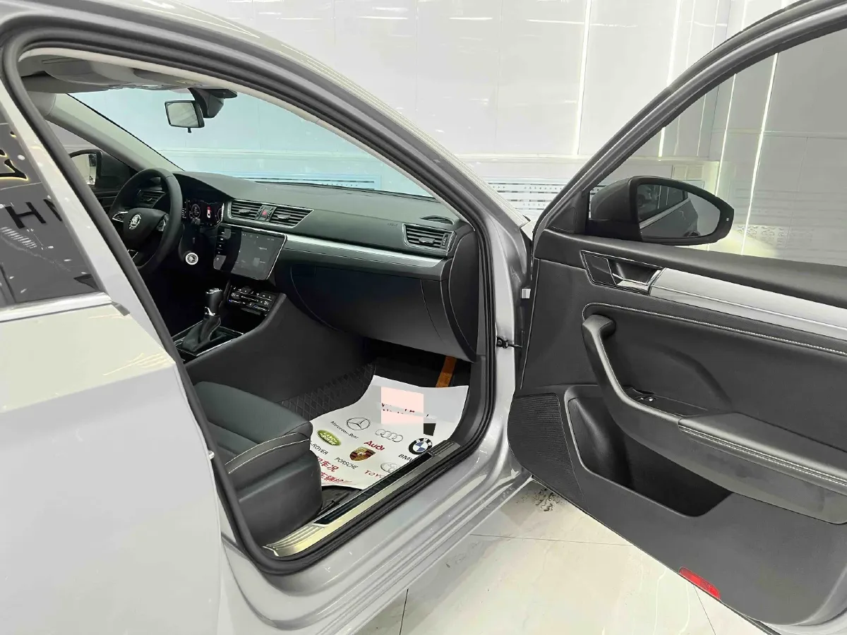 2023 Skoda Superb 1.4T 150HP L4 7DCT,autocango,china used car exporter,china ev exporter,chinese used car exporter,chinese used ev exporter