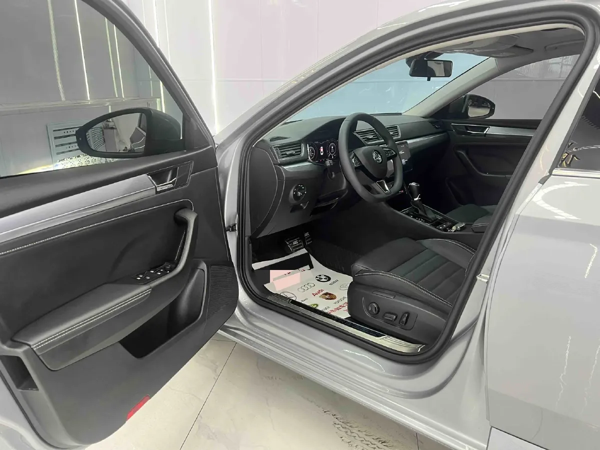 2023 Skoda Superb 1.4T 150HP L4 7DCT,autocango,china used car exporter,china ev exporter,chinese used car exporter,chinese used ev exporter