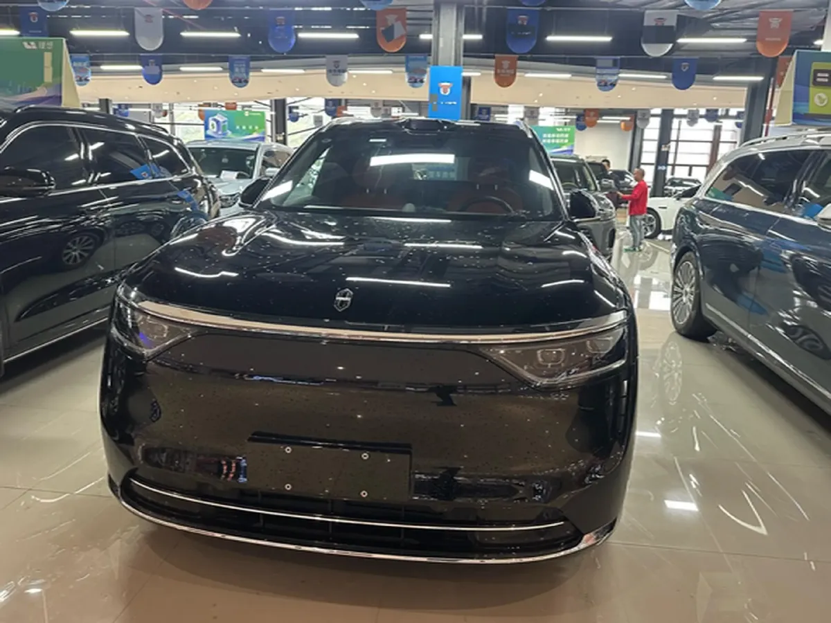 2025 AITO AITO M8 REEV 160HP REEV 53.4KWH,autocango,china used car exporter,china ev exporter,chinese used car exporter,chinese used ev exporter