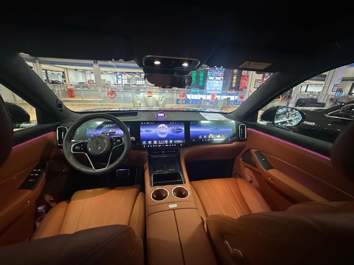 2025 AITO AITO M8 REEV 160HP REEV 53.4KWH,autocango,china used car exporter,china ev exporter,chinese used car exporter,chinese used ev exporter