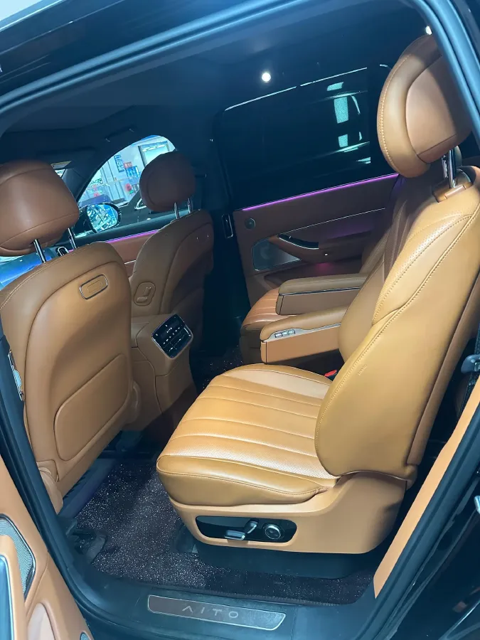 2025 AITO AITO M8 REEV 160HP REEV 53.4KWH,autocango,china used car exporter,china ev exporter,chinese used car exporter,chinese used ev exporter