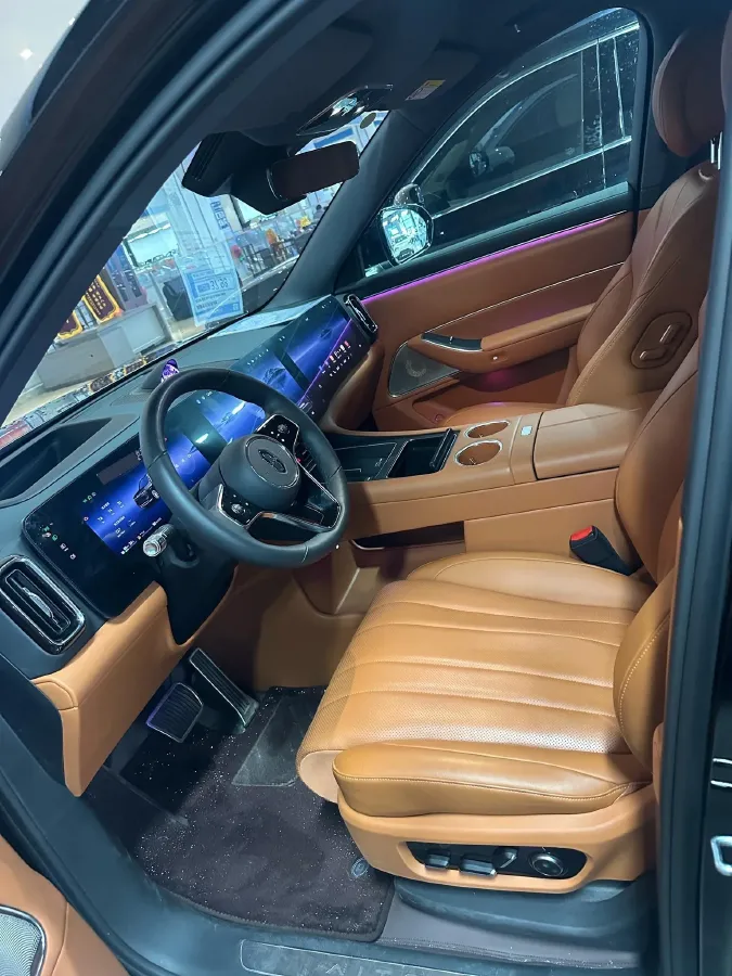 2025 AITO AITO M8 REEV 160HP REEV 53.4KWH,autocango,china used car exporter,china ev exporter,chinese used car exporter,chinese used ev exporter