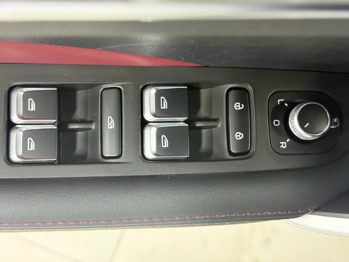 2021 Geely Coolray 1.4T 141HP L4 6DCT,autocango,china used car exporter,china ev exporter,chinese used car exporter,chinese used ev exporter