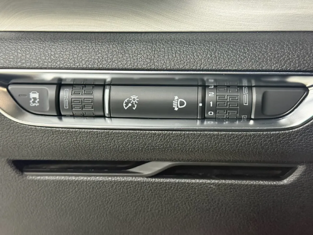 2021 Geely Coolray 1.4T 141HP L4 6DCT,autocango,china used car exporter,china ev exporter,chinese used car exporter,chinese used ev exporter