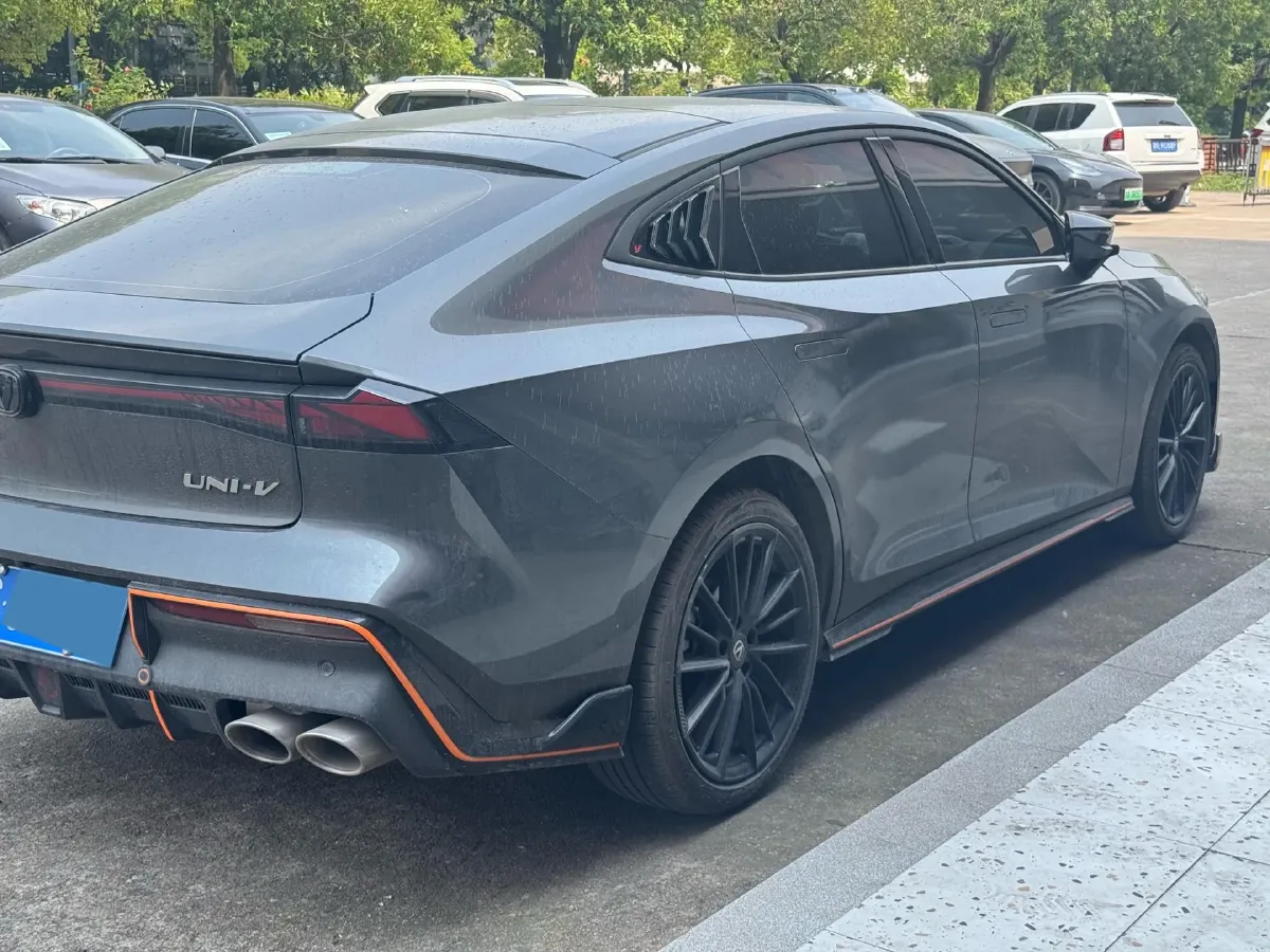 2025 ChangAn UNI-V 1.5T 192HP L4 7DCT,autocango,china used car exporter,china ev exporter,chinese used car exporter,chinese used ev exporter