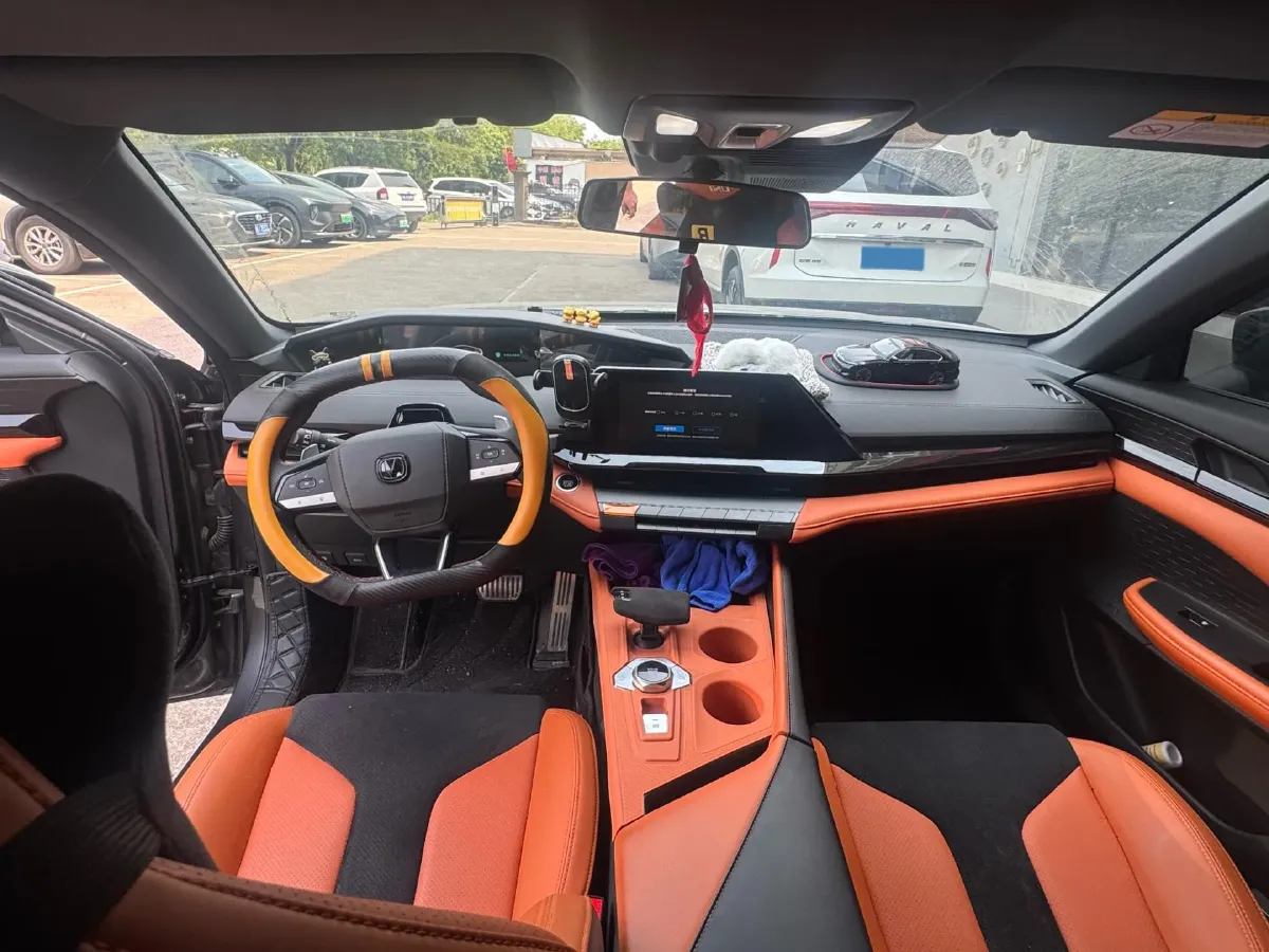 2025 ChangAn UNI-V 1.5T 192HP L4 7DCT,autocango,china used car exporter,china ev exporter,chinese used car exporter,chinese used ev exporter