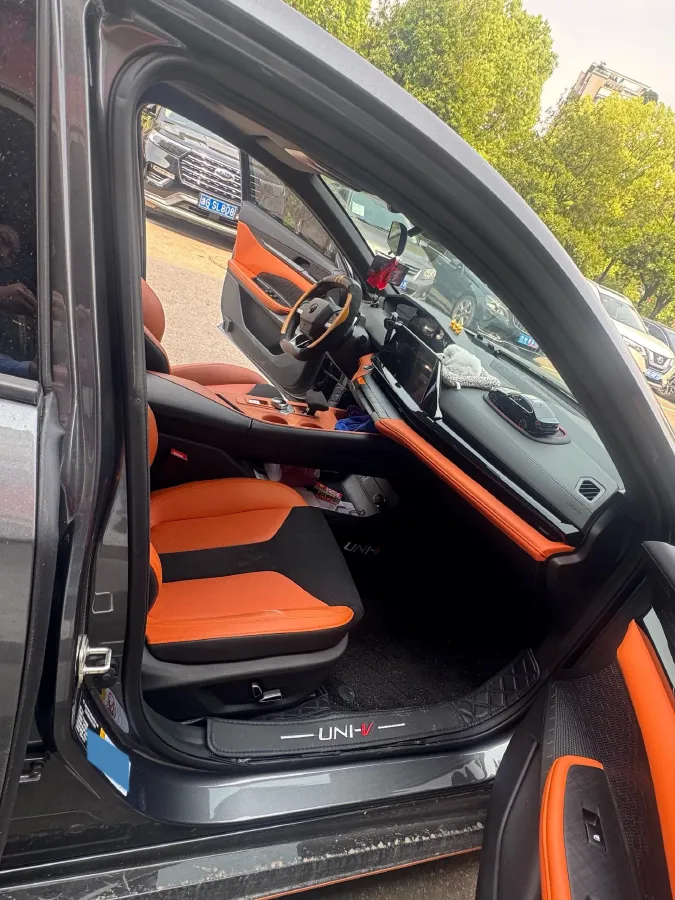 2025 ChangAn UNI-V 1.5T 192HP L4 7DCT,autocango,china used car exporter,china ev exporter,chinese used car exporter,chinese used ev exporter