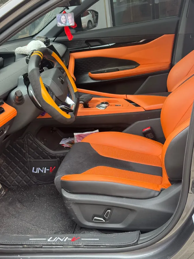 2025 ChangAn UNI-V 1.5T 192HP L4 7DCT,autocango,china used car exporter,china ev exporter,chinese used car exporter,chinese used ev exporter