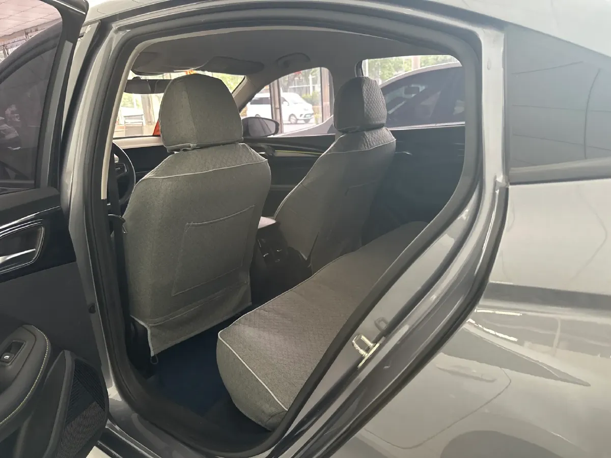 2021 Roewe i5 1.5L 120HP L4 5MT,autocango,china used car exporter,china ev exporter,chinese used car exporter,chinese used ev exporter