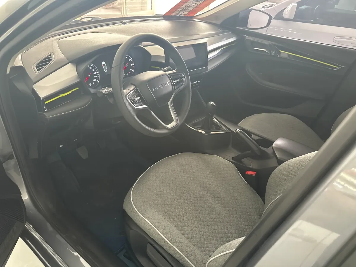 2021 Roewe i5 1.5L 120HP L4 5MT,autocango,china used car exporter,china ev exporter,chinese used car exporter,chinese used ev exporter