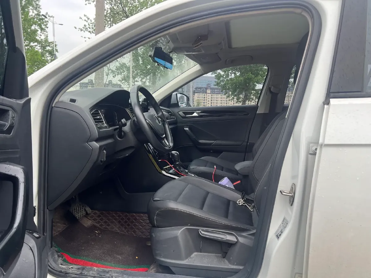 2022 Volkswagen T-Roc 1.4T 150HP L4 7DCT,autocango,china used car exporter,china ev exporter,chinese used car exporter,chinese used ev exporter