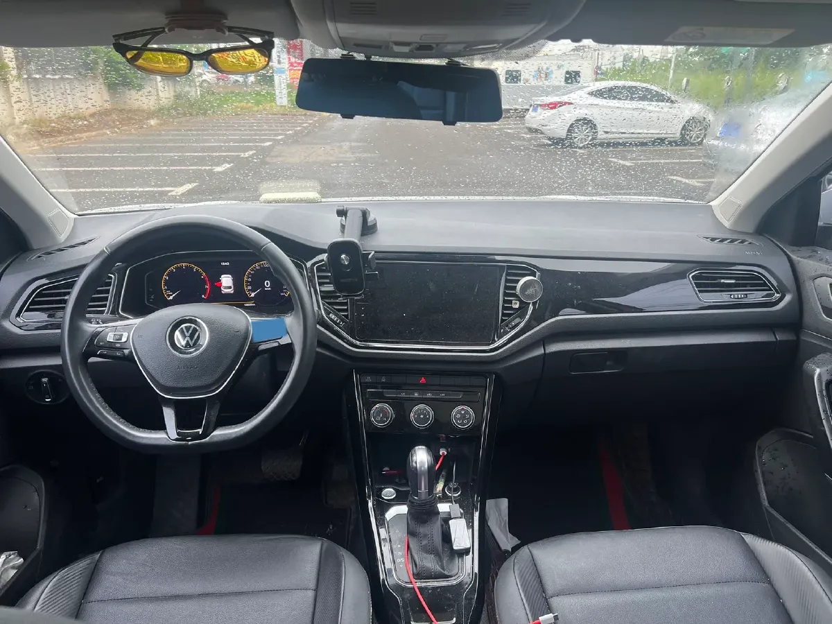 2022 Volkswagen T-Roc 1.4T 150HP L4 7DCT,autocango,china used car exporter,china ev exporter,chinese used car exporter,chinese used ev exporter
