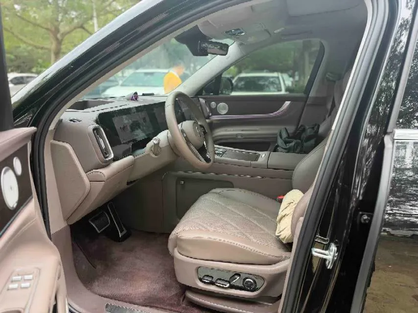 2025 AITO AITO M9 REEV 160HP REEV 52KWH,autocango,china used car exporter,china ev exporter,chinese used car exporter,chinese used ev exporter