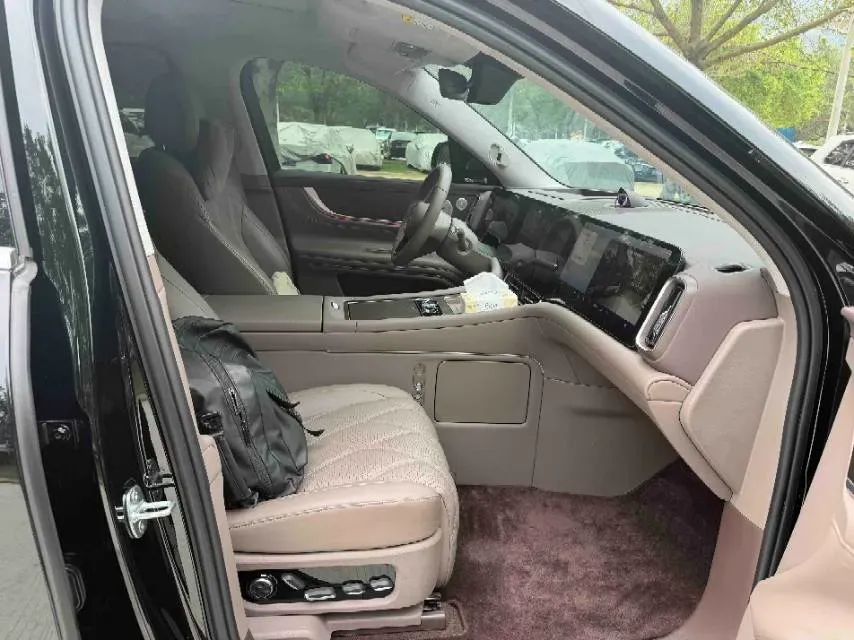 2025 AITO AITO M9 REEV 160HP REEV 52KWH,autocango,china used car exporter,china ev exporter,chinese used car exporter,chinese used ev exporter