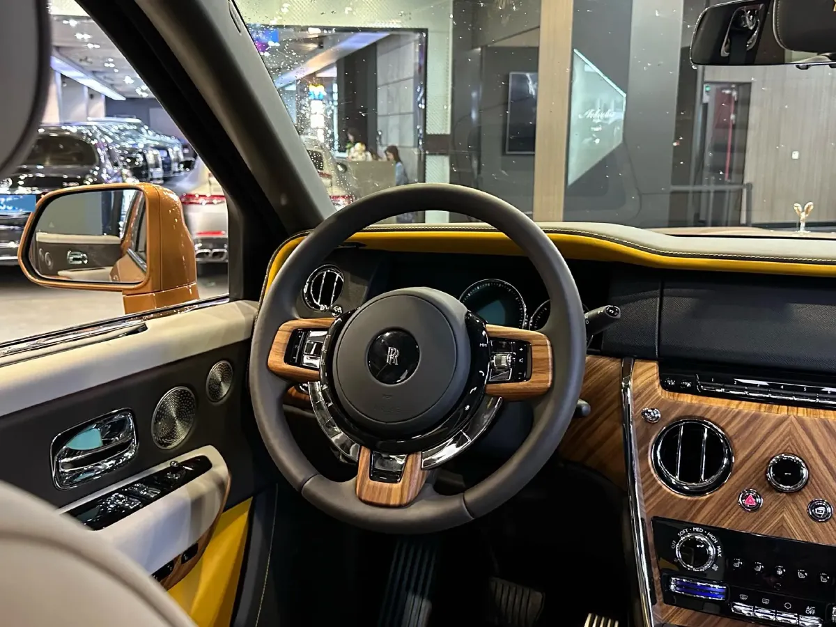 2018 Rolls-Royce Cullinan 6.7T 571HP V12 8AT,autocango,china used car exporter,china ev exporter,chinese used car exporter,chinese used ev exporter