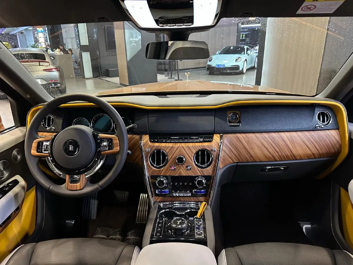 2018 Rolls-Royce Cullinan 6.7T 571HP V12 8AT,autocango,china used car exporter,china ev exporter,chinese used car exporter,chinese used ev exporter