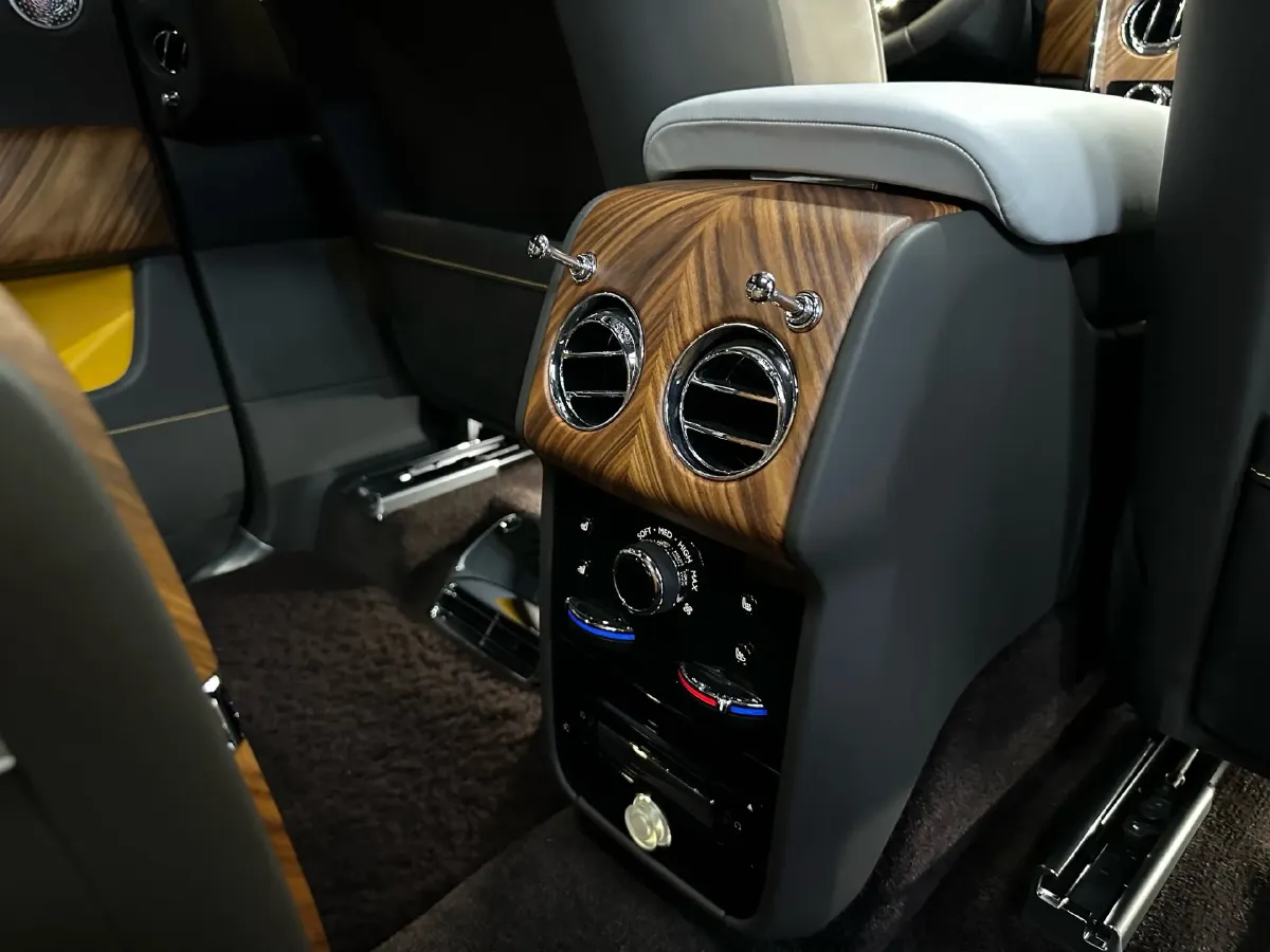 2018 Rolls-Royce Cullinan 6.7T 571HP V12 8AT,autocango,china used car exporter,china ev exporter,chinese used car exporter,chinese used ev exporter