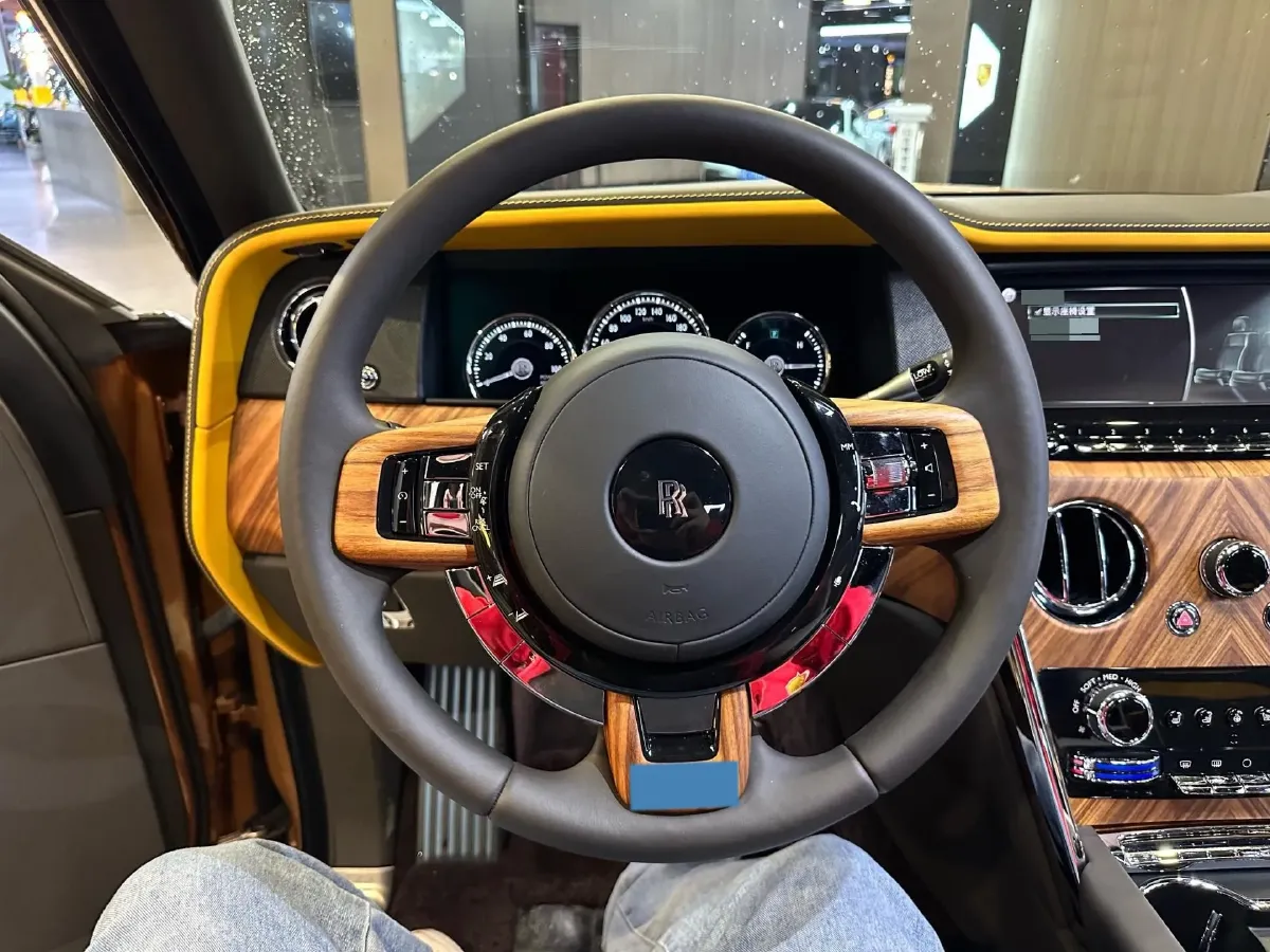 2018 Rolls-Royce Cullinan 6.7T 571HP V12 8AT,autocango,china used car exporter,china ev exporter,chinese used car exporter,chinese used ev exporter