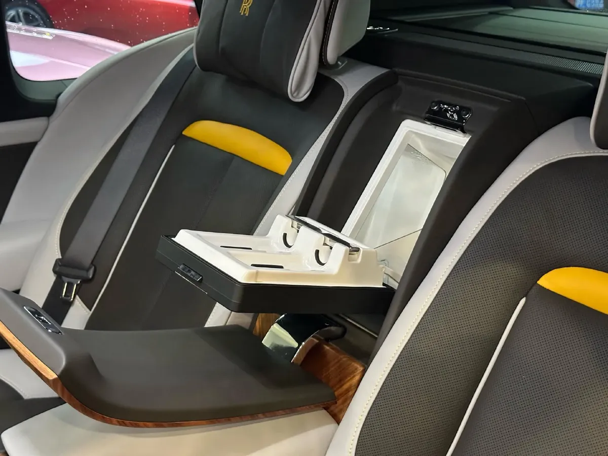 2018 Rolls-Royce Cullinan 6.7T 571HP V12 8AT,autocango,china used car exporter,china ev exporter,chinese used car exporter,chinese used ev exporter