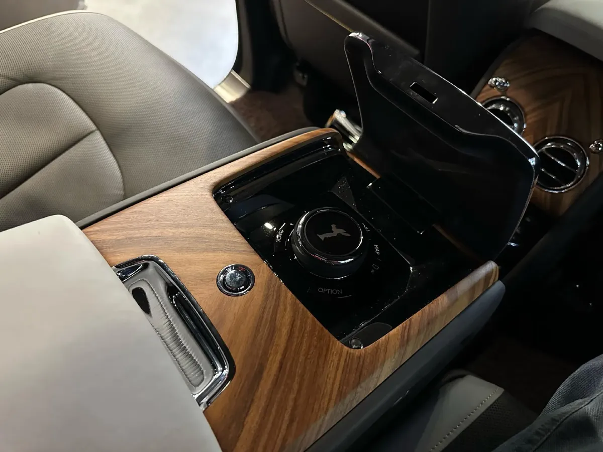 2018 Rolls-Royce Cullinan 6.7T 571HP V12 8AT,autocango,china used car exporter,china ev exporter,chinese used car exporter,chinese used ev exporter