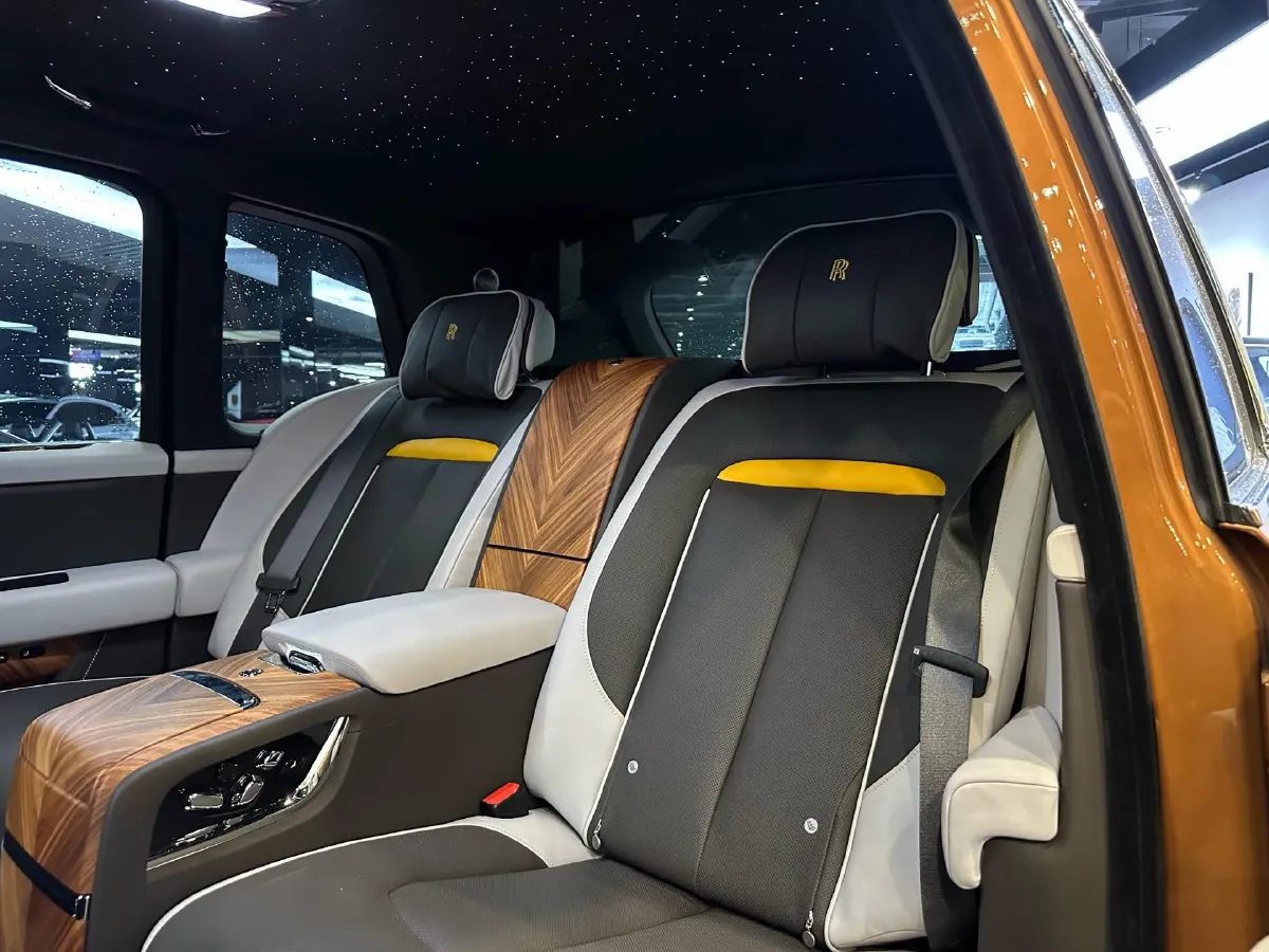 2018 Rolls-Royce Cullinan 6.7T 571HP V12 8AT,autocango,china used car exporter,china ev exporter,chinese used car exporter,chinese used ev exporter