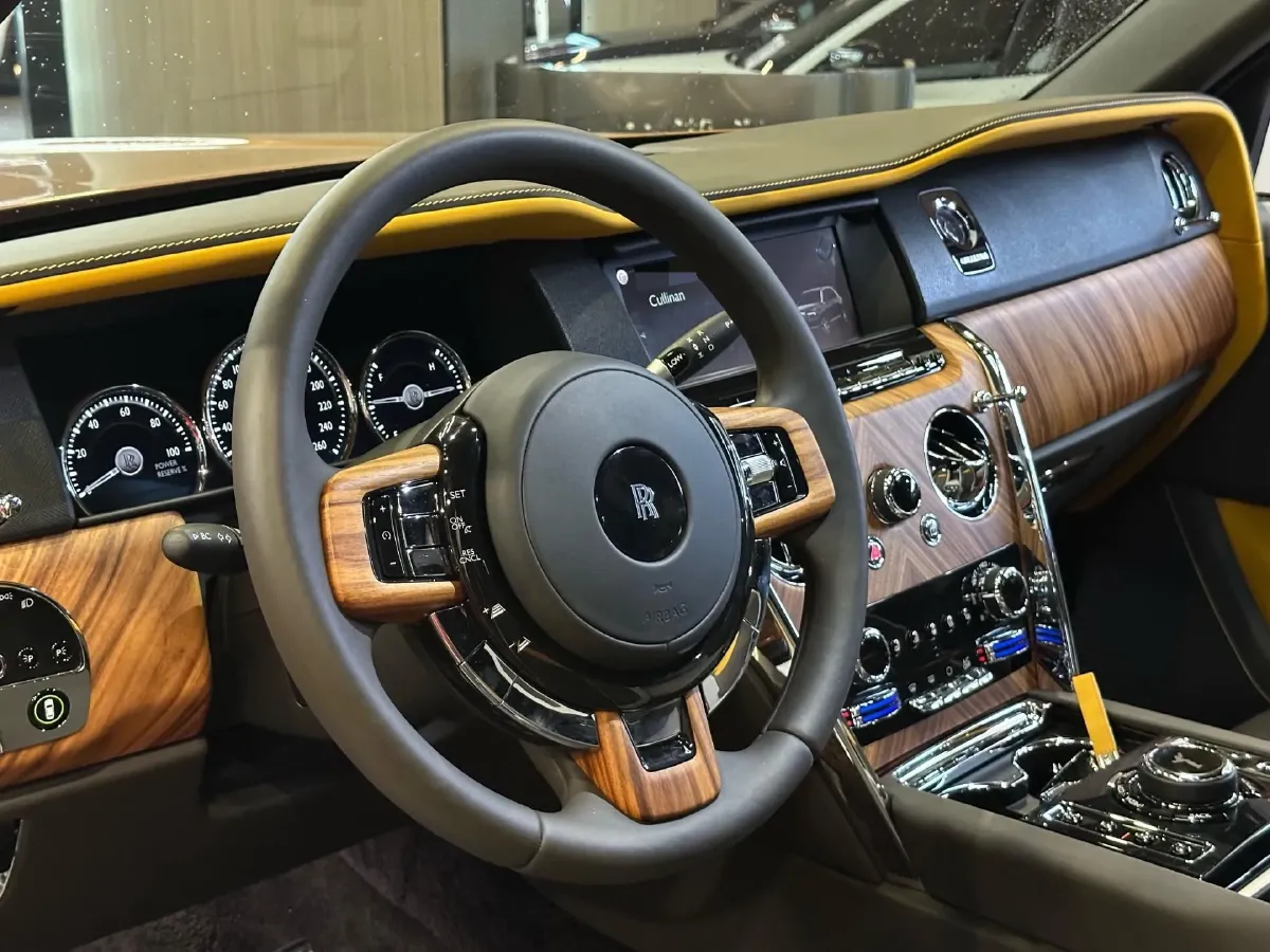 2018 Rolls-Royce Cullinan 6.7T 571HP V12 8AT,autocango,china used car exporter,china ev exporter,chinese used car exporter,chinese used ev exporter