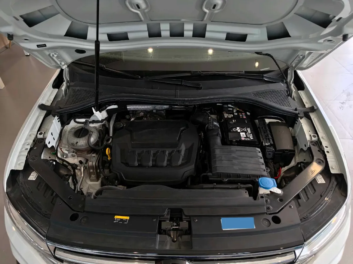 2024 Volkswagen Tiguan L 2.0T 186HP L4 7DCT,autocango,china used car exporter,china ev exporter,chinese used car exporter,chinese used ev exporter