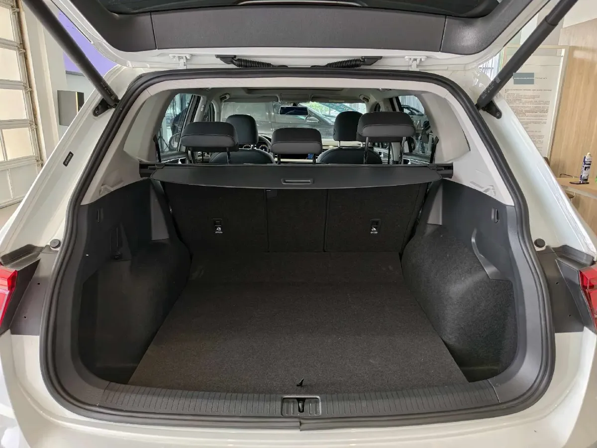 2024 Volkswagen Tiguan L 2.0T 186HP L4 7DCT,autocango,china used car exporter,china ev exporter,chinese used car exporter,chinese used ev exporter