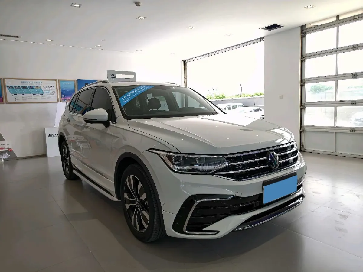 2024 Volkswagen Tiguan L 2.0T 186HP L4 7DCT,autocango,china used car exporter,china ev exporter,chinese used car exporter,chinese used ev exporter