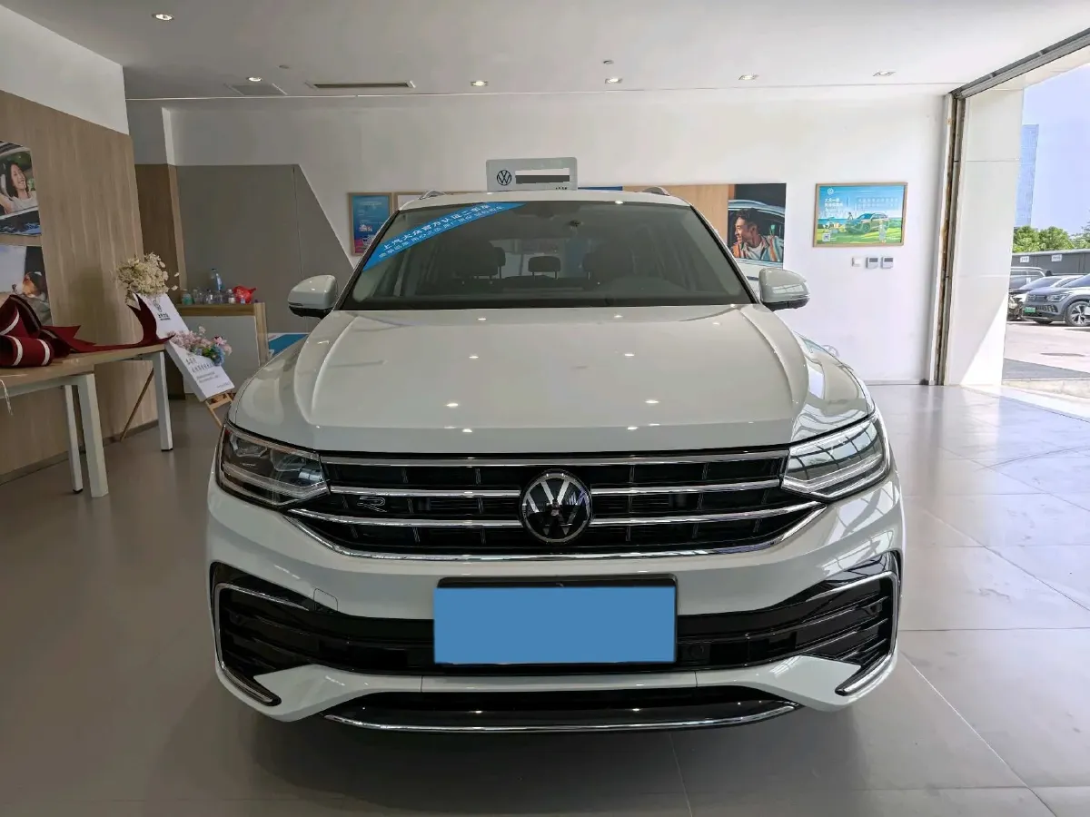 2024 Volkswagen Tiguan L 2.0T 186HP L4 7DCT,autocango,china used car exporter,china ev exporter,chinese used car exporter,chinese used ev exporter