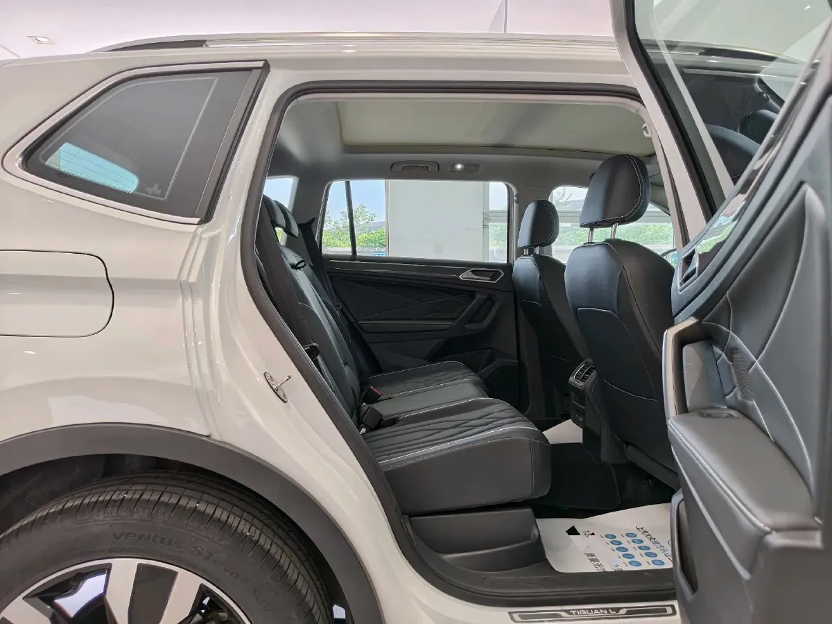 2024 Volkswagen Tiguan L 2.0T 186HP L4 7DCT,autocango,china used car exporter,china ev exporter,chinese used car exporter,chinese used ev exporter