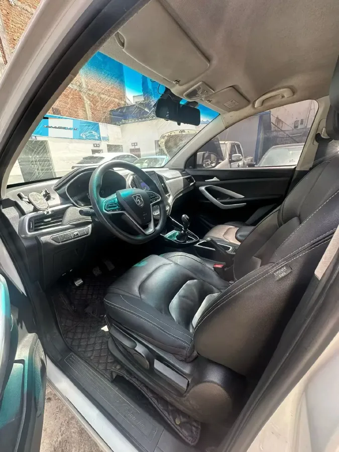 2020 BaoJun 530 1.5T 147HP L4 6MT,autocango,china used car exporter,china ev exporter,chinese used car exporter,chinese used ev exporter