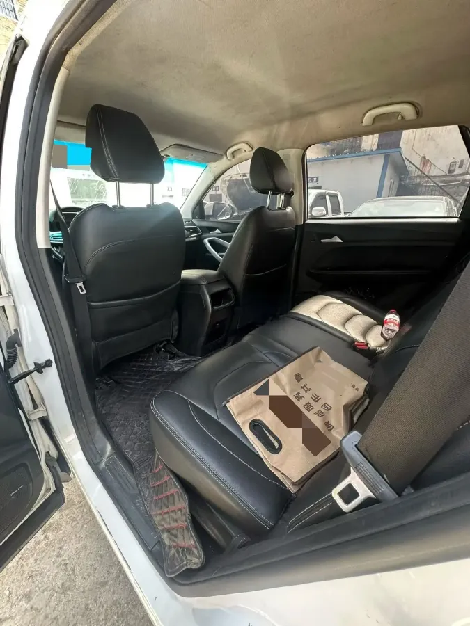 2020 BaoJun 530 1.5T 147HP L4 6MT,autocango,china used car exporter,china ev exporter,chinese used car exporter,chinese used ev exporter