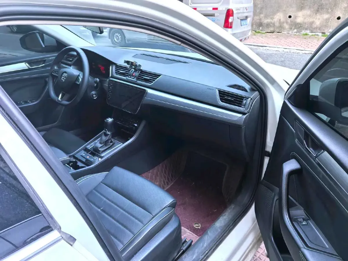 2023 Skoda Superb 1.4T 150HP L4 7DCT,autocango,china used car exporter,china ev exporter,chinese used car exporter,chinese used ev exporter