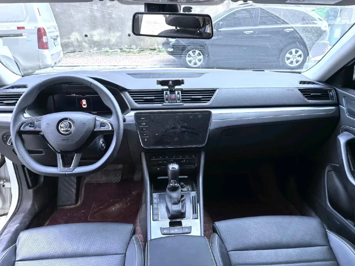 2023 Skoda Superb 1.4T 150HP L4 7DCT,autocango,china used car exporter,china ev exporter,chinese used car exporter,chinese used ev exporter