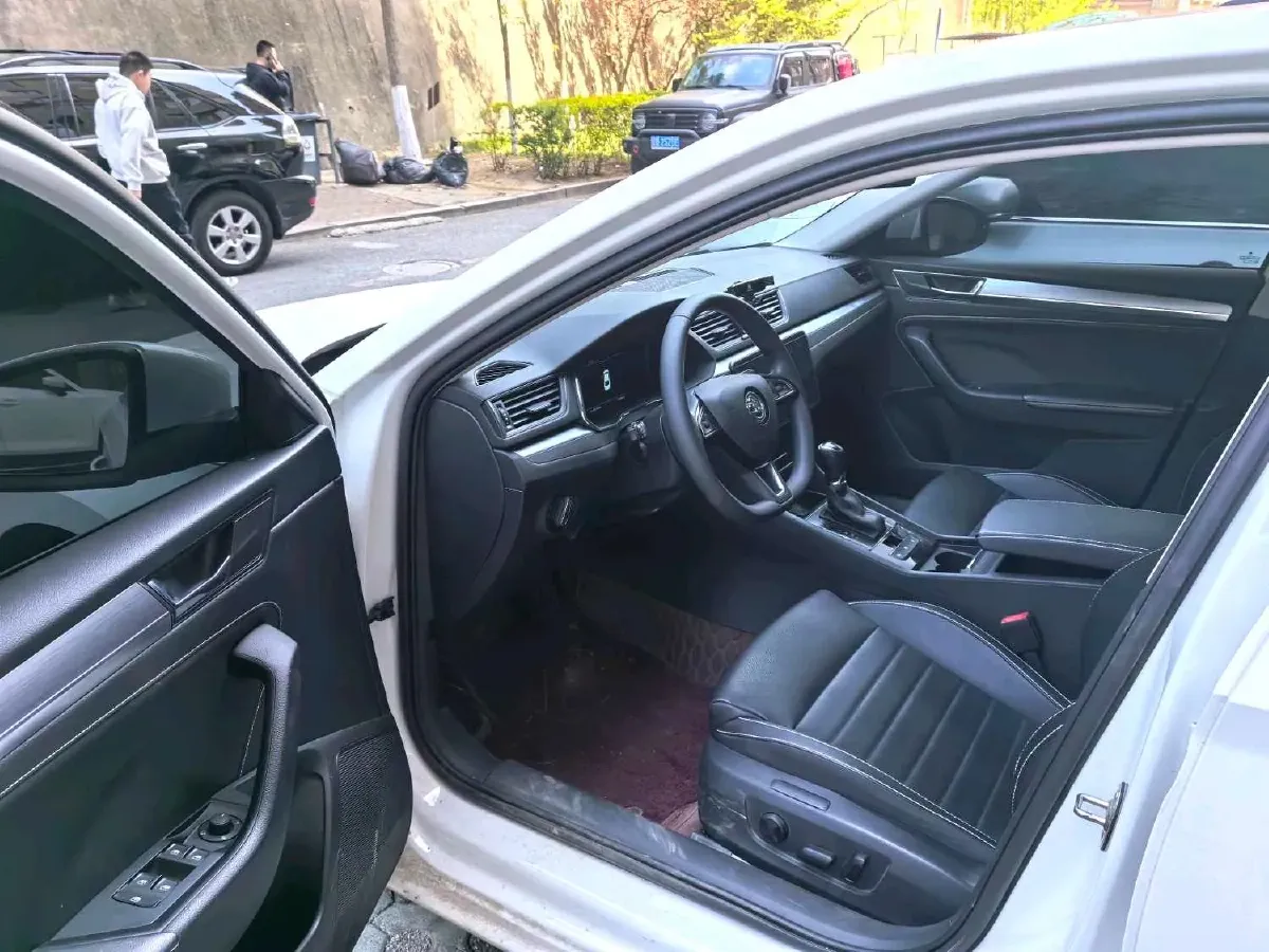 2023 Skoda Superb 1.4T 150HP L4 7DCT,autocango,china used car exporter,china ev exporter,chinese used car exporter,chinese used ev exporter