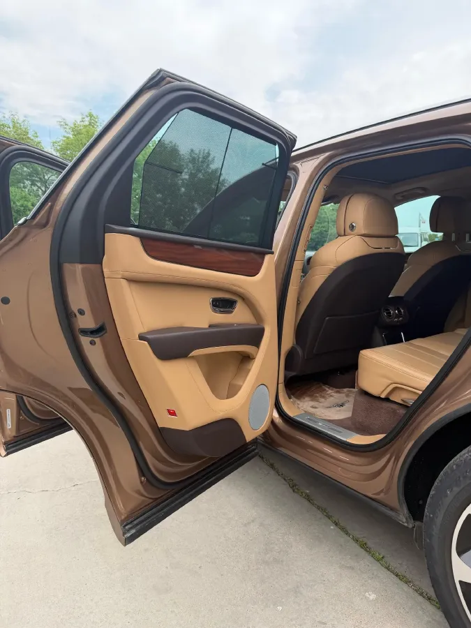 2021 Bentley Bentayga 3.0T 340HP V6 8AT PHEV 17.3KWH,autocango,china used car exporter,china ev exporter,chinese used car exporter,chinese used ev exporter