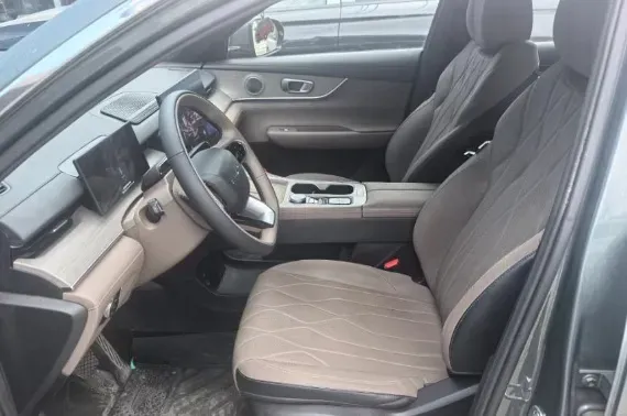 2024 Chery Tiggo 8 Plus 1.6T 197HP L4 7DCT,autocango,china used car exporter,china ev exporter,chinese used car exporter,chinese used ev exporter