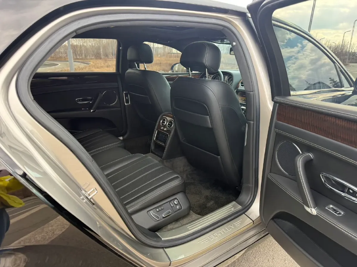 2017 Bentley Flying Spur 4.0T 507HP V8 8AT,autocango,china used car exporter,china ev exporter,chinese used car exporter,chinese used ev exporter