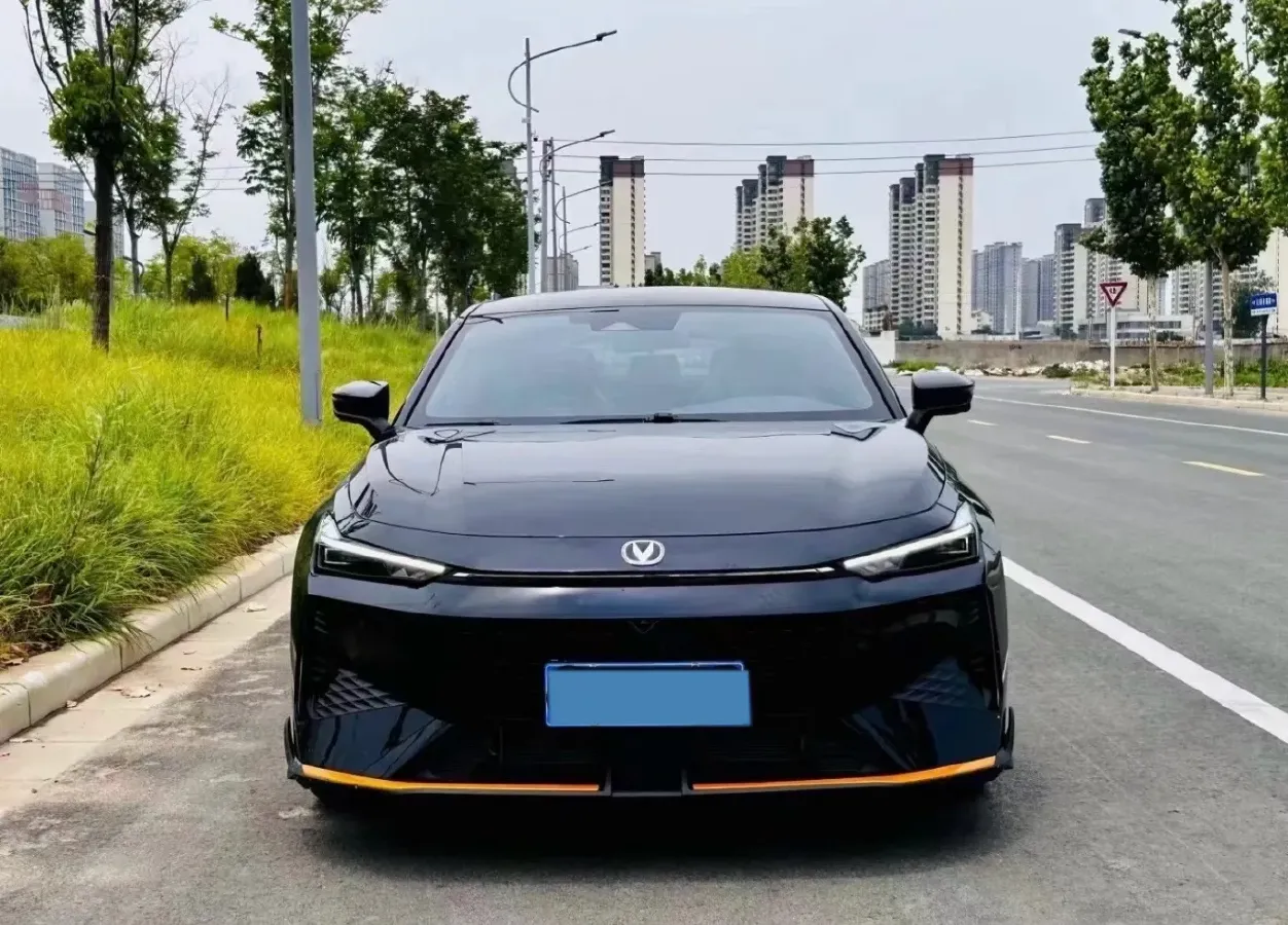 2024 ChangAn UNI-V 1.5T 188HP L4 7DCT,autocango,china used car exporter,china ev exporter,chinese used car exporter,chinese used ev exporter