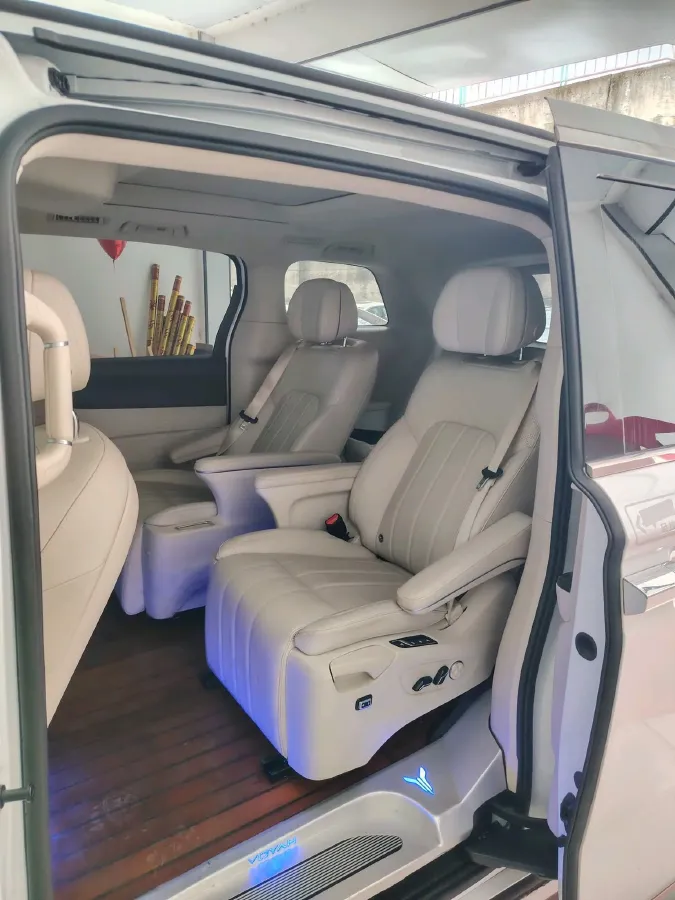 2022 Voyah Dream 1.5T 136HP L4 PHEV 25.57KWH,autocango,china used car exporter,china ev exporter,chinese used car exporter,chinese used ev exporter