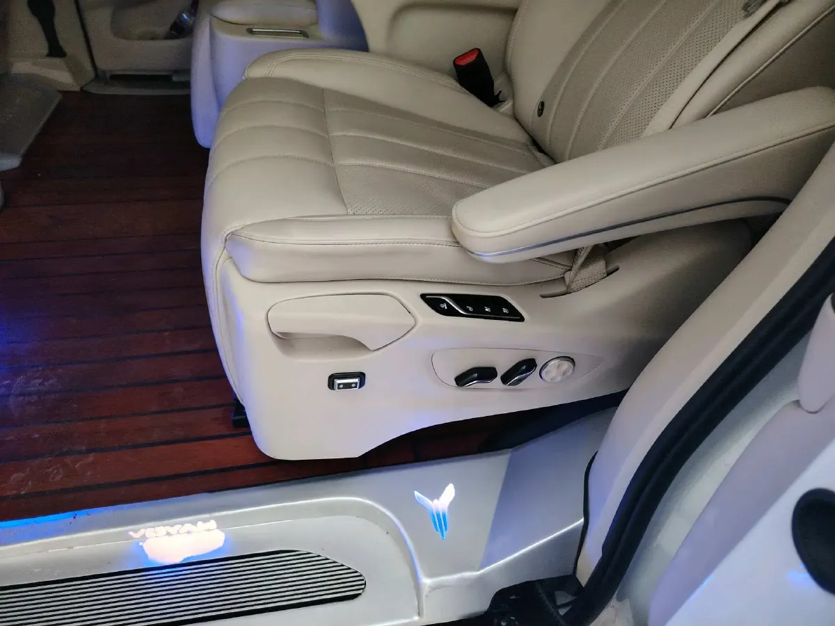 2022 Voyah Dream 1.5T 136HP L4 PHEV 25.57KWH,autocango,china used car exporter,china ev exporter,chinese used car exporter,chinese used ev exporter