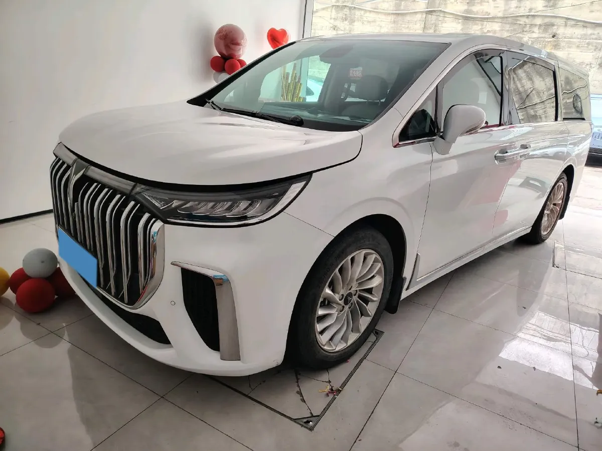2022 Voyah Dream 1.5T 136HP L4 PHEV 25.57KWH,autocango,china used car exporter,china ev exporter,chinese used car exporter,chinese used ev exporter