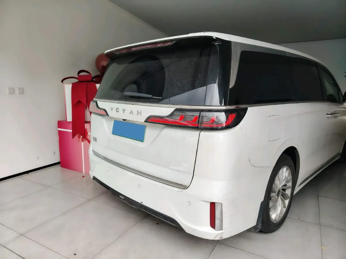 2022 Voyah Dream 1.5T 136HP L4 PHEV 25.57KWH,autocango,china used car exporter,china ev exporter,chinese used car exporter,chinese used ev exporter