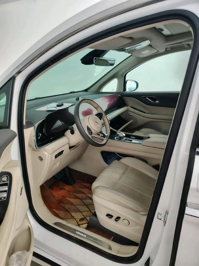 2022 Voyah Dream 1.5T 136HP L4 PHEV 25.57KWH,autocango,china used car exporter,china ev exporter,chinese used car exporter,chinese used ev exporter