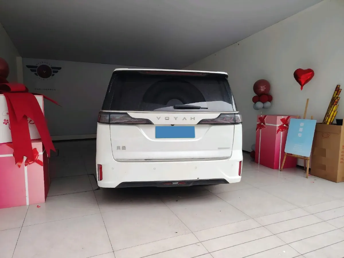 2022 Voyah Dream 1.5T 136HP L4 PHEV 25.57KWH,autocango,china used car exporter,china ev exporter,chinese used car exporter,chinese used ev exporter