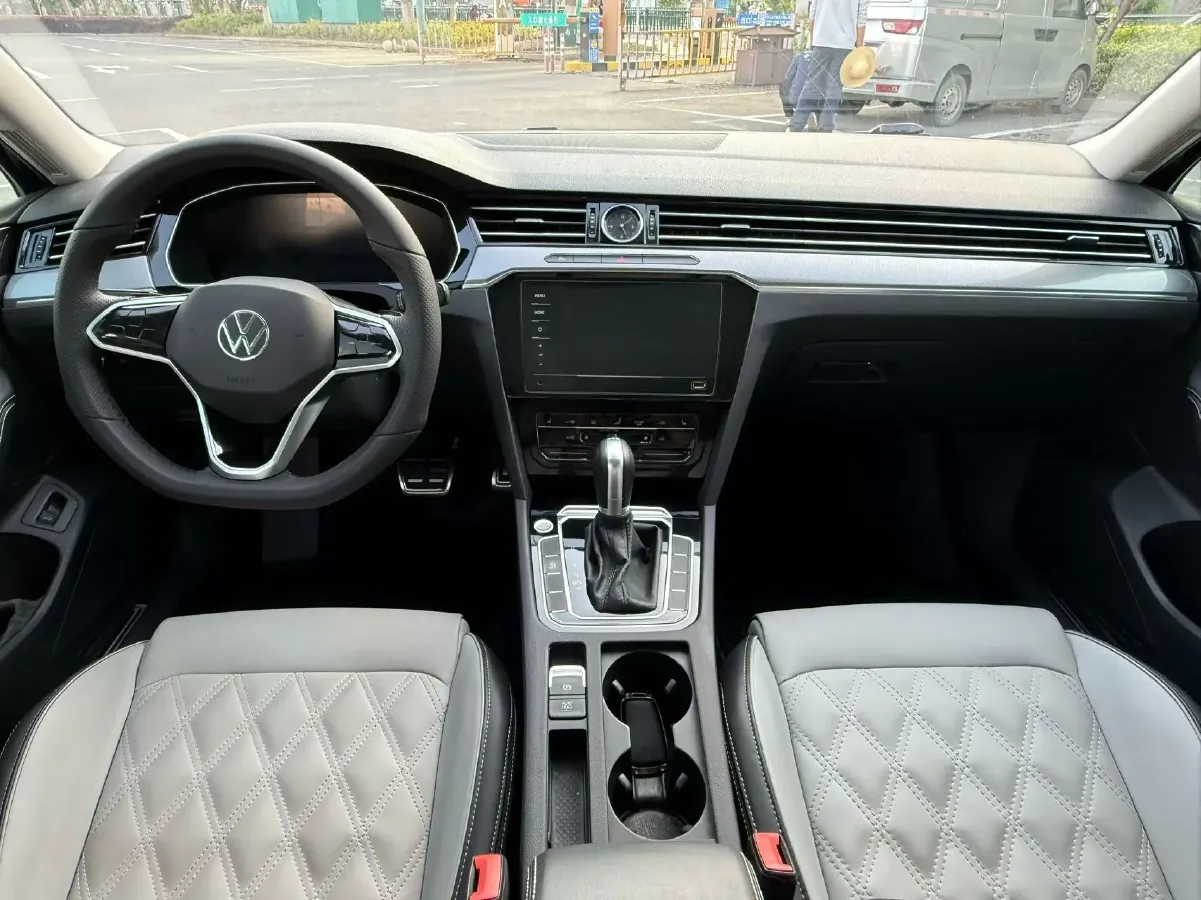 2023 Volkswagen Magotan 2.0T 186HP L4 7DCT,autocango,china used car exporter,china ev exporter,chinese used car exporter,chinese used ev exporter