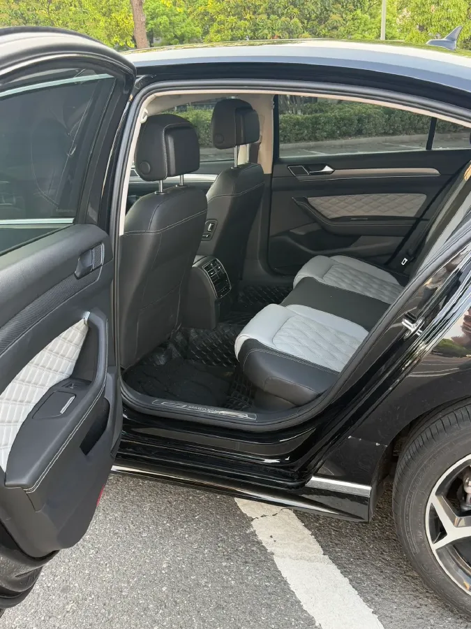 2023 Volkswagen Magotan 2.0T 186HP L4 7DCT,autocango,china used car exporter,china ev exporter,chinese used car exporter,chinese used ev exporter